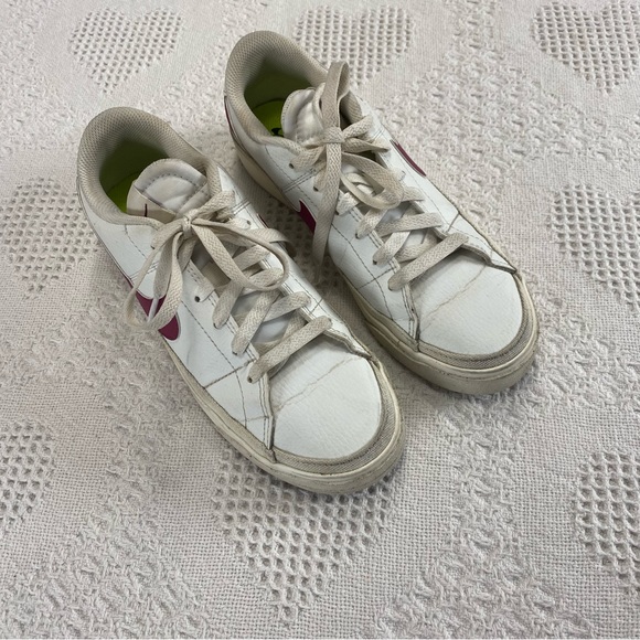 WOMEN'S NIKE COURT LEGACY NEXT NATURE CASUAL SHOES (7.5) - Picture 1 of 8